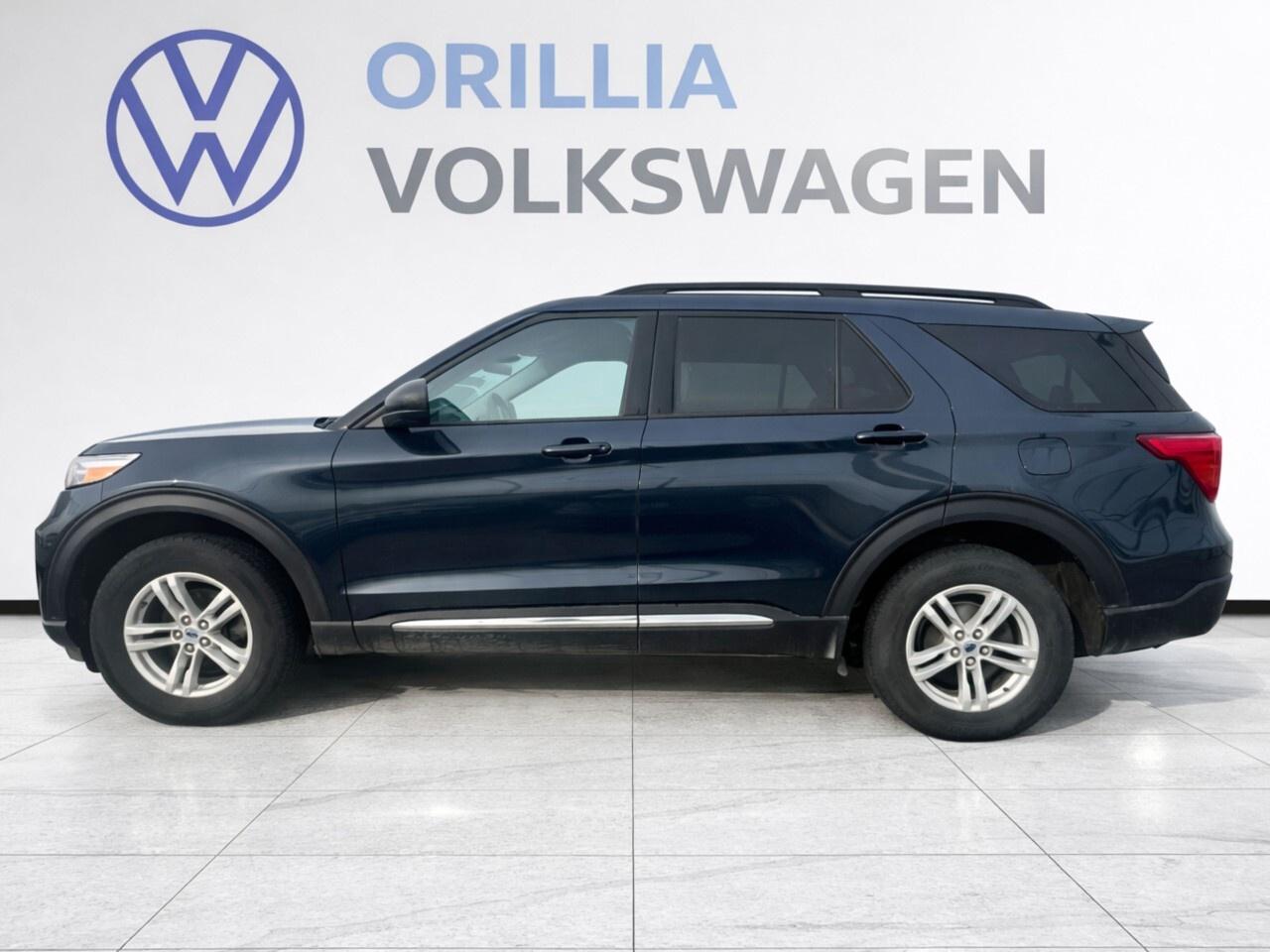 2023 Ford Explorer XLT One Owner l Clean Carfax l 3rd Row Seats / One Photo3