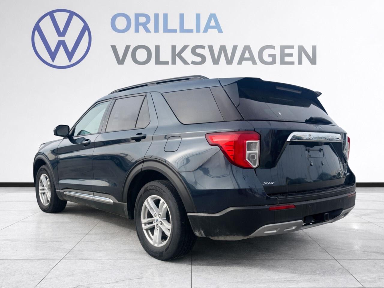 2023 Ford Explorer XLT One Owner l Clean Carfax l 3rd Row Seats / One Photo