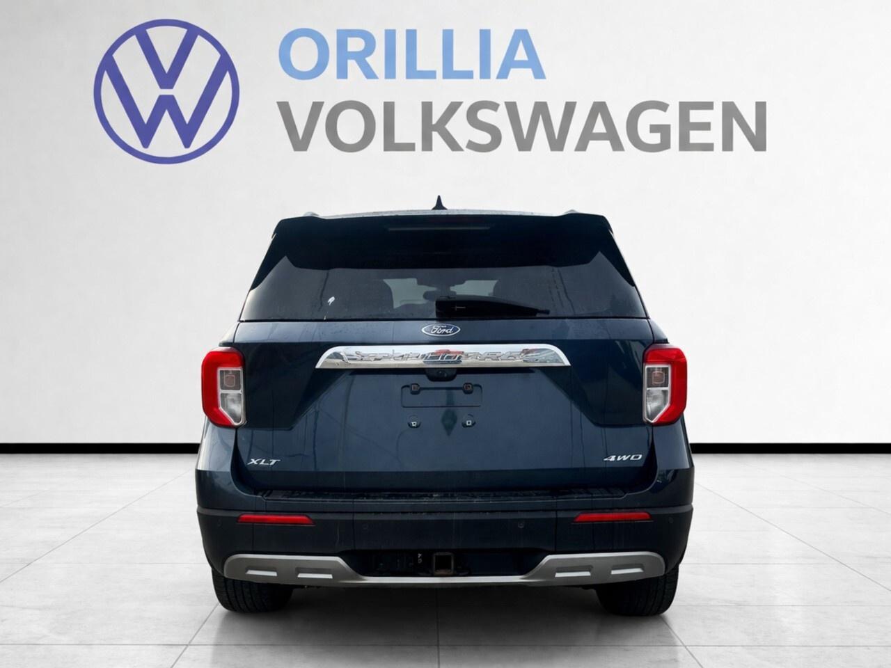 2023 Ford Explorer XLT One Owner l Clean Carfax l 3rd Row Seats / One Photo