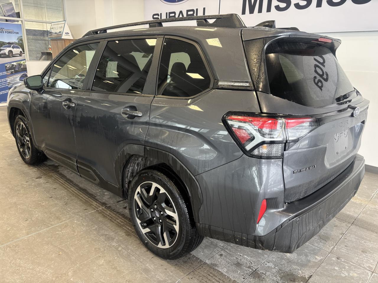 2025 Subaru Forester LIMITED   1 OWNER   NAVIGATION   SUNROOF   LEATHER Photo4