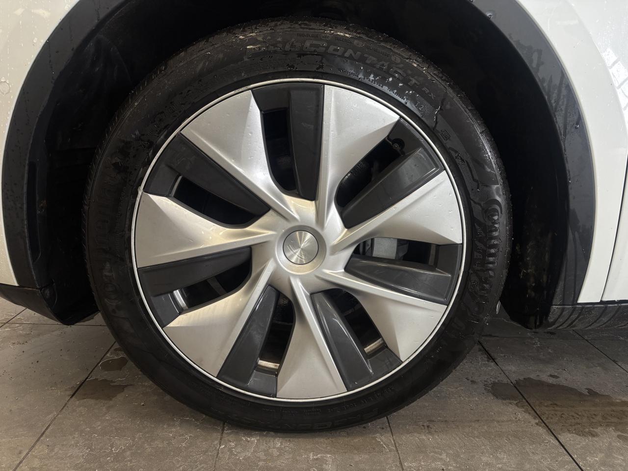 2020 Tesla Model Y LONG RANGE AWD   CLEAN CARFAX   NAVI  PANO SUNROOF Photo