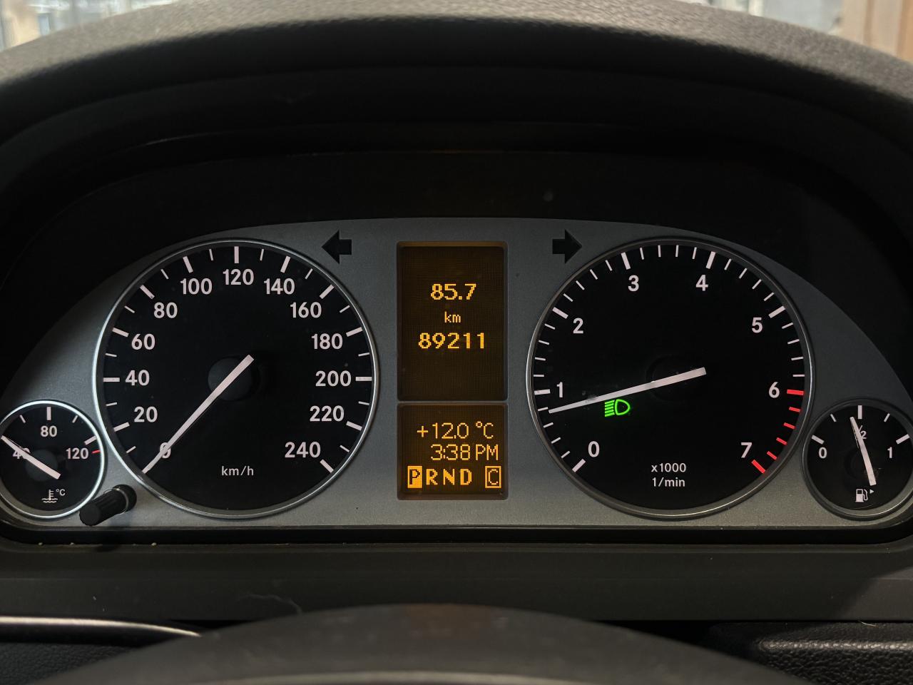 2010 Mercedes-Benz B-Class LOW KM CLEAN CARFAX 2 SETS OF TIRES/RIMS SOLD ASIS Photo