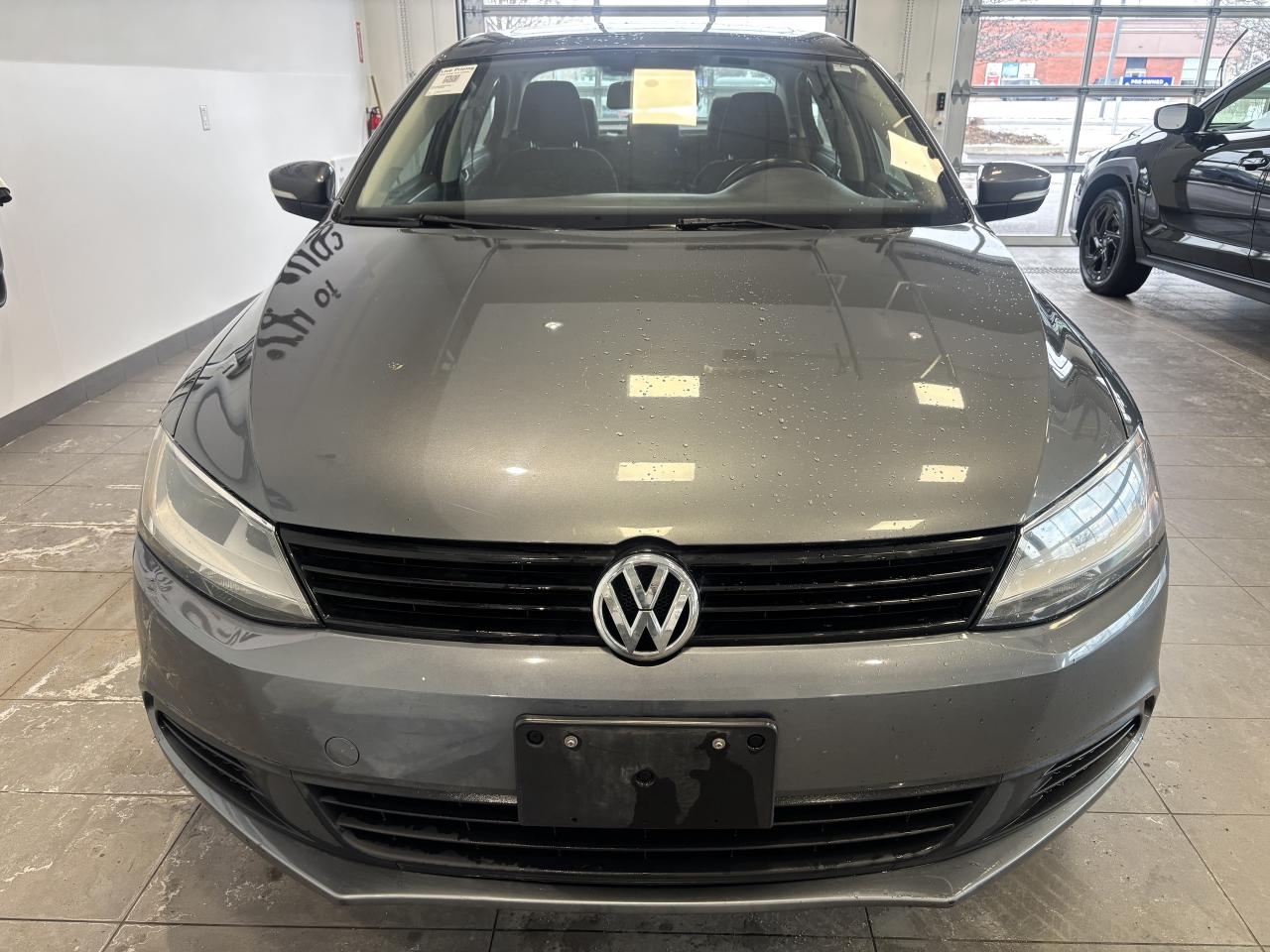 2013 Volkswagen Jetta Sedan COMFORTLINE   2 SETS OF TIRES (ONLY)   SOLD ASIS! Photo