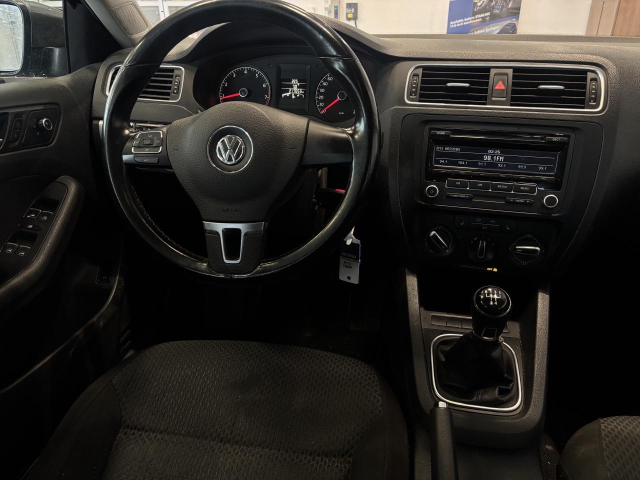 2013 Volkswagen Jetta Sedan COMFORTLINE   2 SETS OF TIRES (ONLY)   SOLD ASIS! Photo