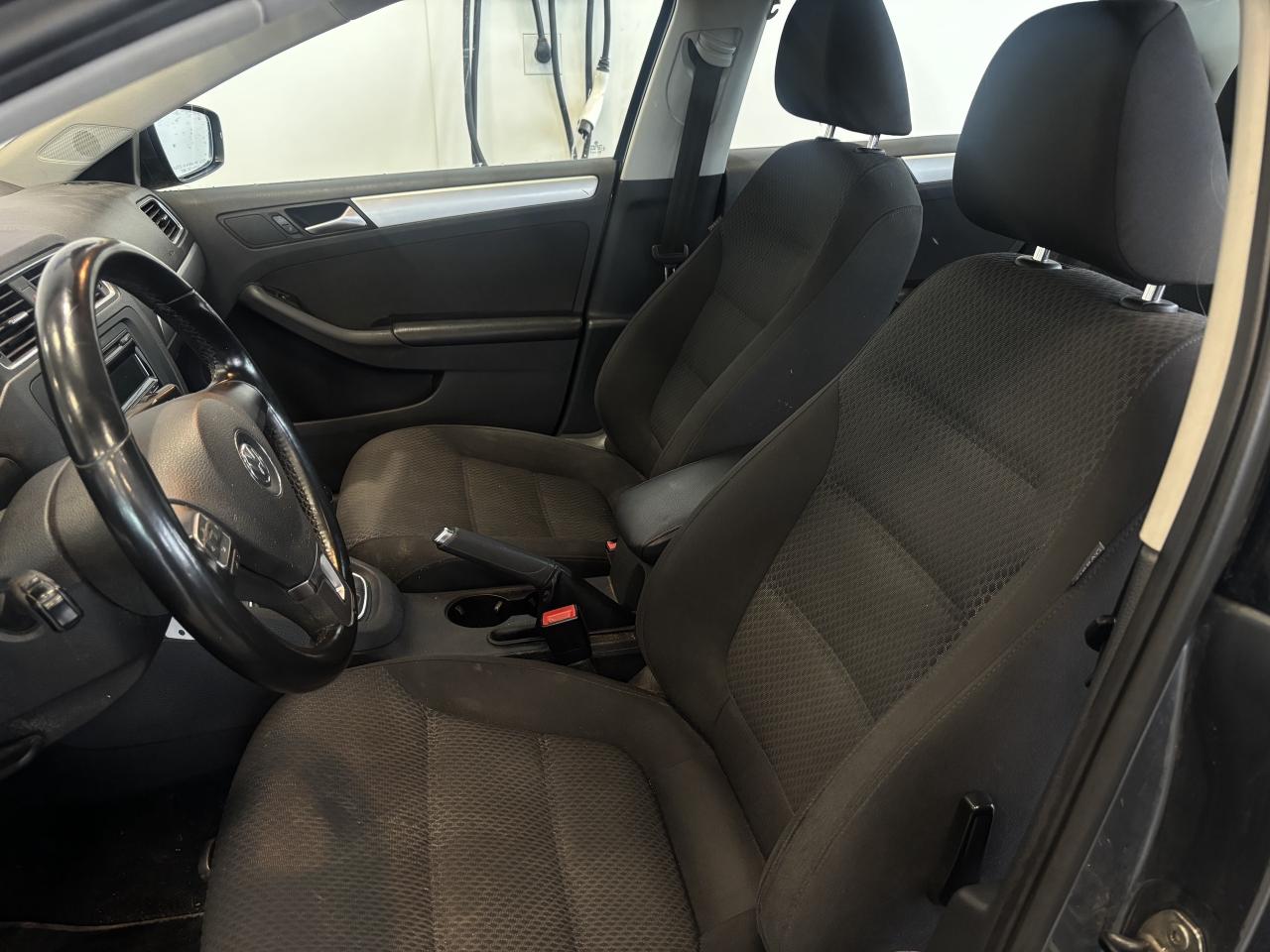 2013 Volkswagen Jetta Sedan COMFORTLINE   2 SETS OF TIRES (ONLY)   SOLD ASIS! Photo