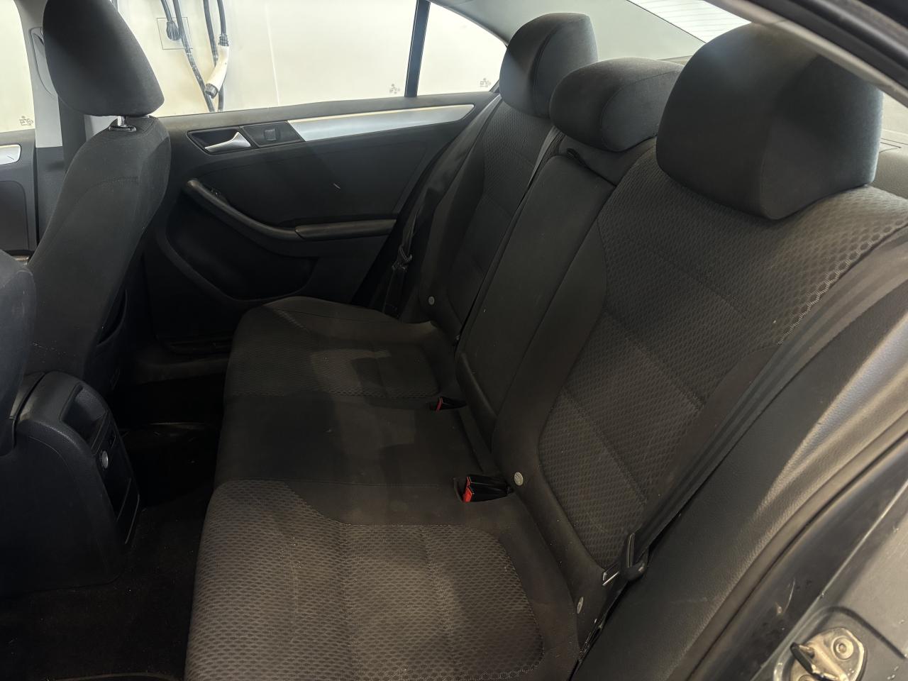 2013 Volkswagen Jetta Sedan COMFORTLINE   2 SETS OF TIRES (ONLY)   SOLD ASIS! Photo