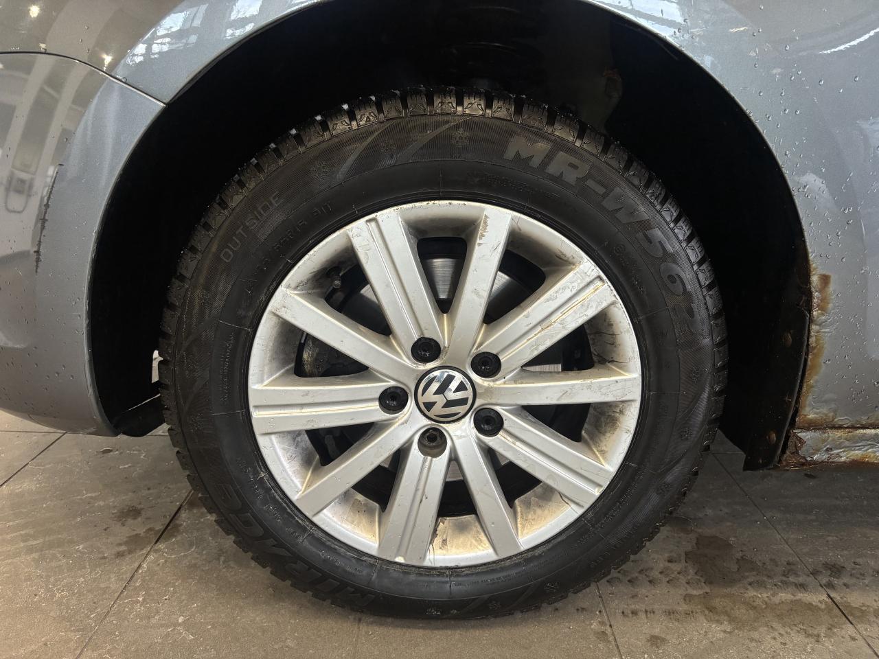 2013 Volkswagen Jetta Sedan COMFORTLINE   2 SETS OF TIRES (ONLY)   SOLD ASIS! Photo