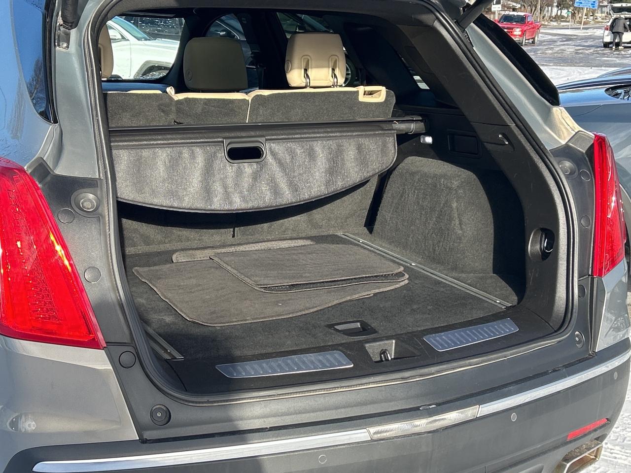 2017 Cadillac XT5 Luxury AWD/REMOTE START/PWR LIFT GATE CALL PICTON Photo