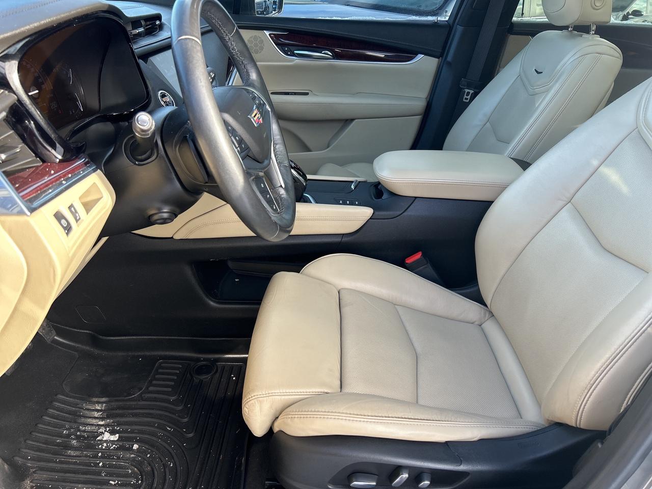 2017 Cadillac XT5 Luxury AWD/REMOTE START/PWR LIFT GATE CALL PICTON Photo