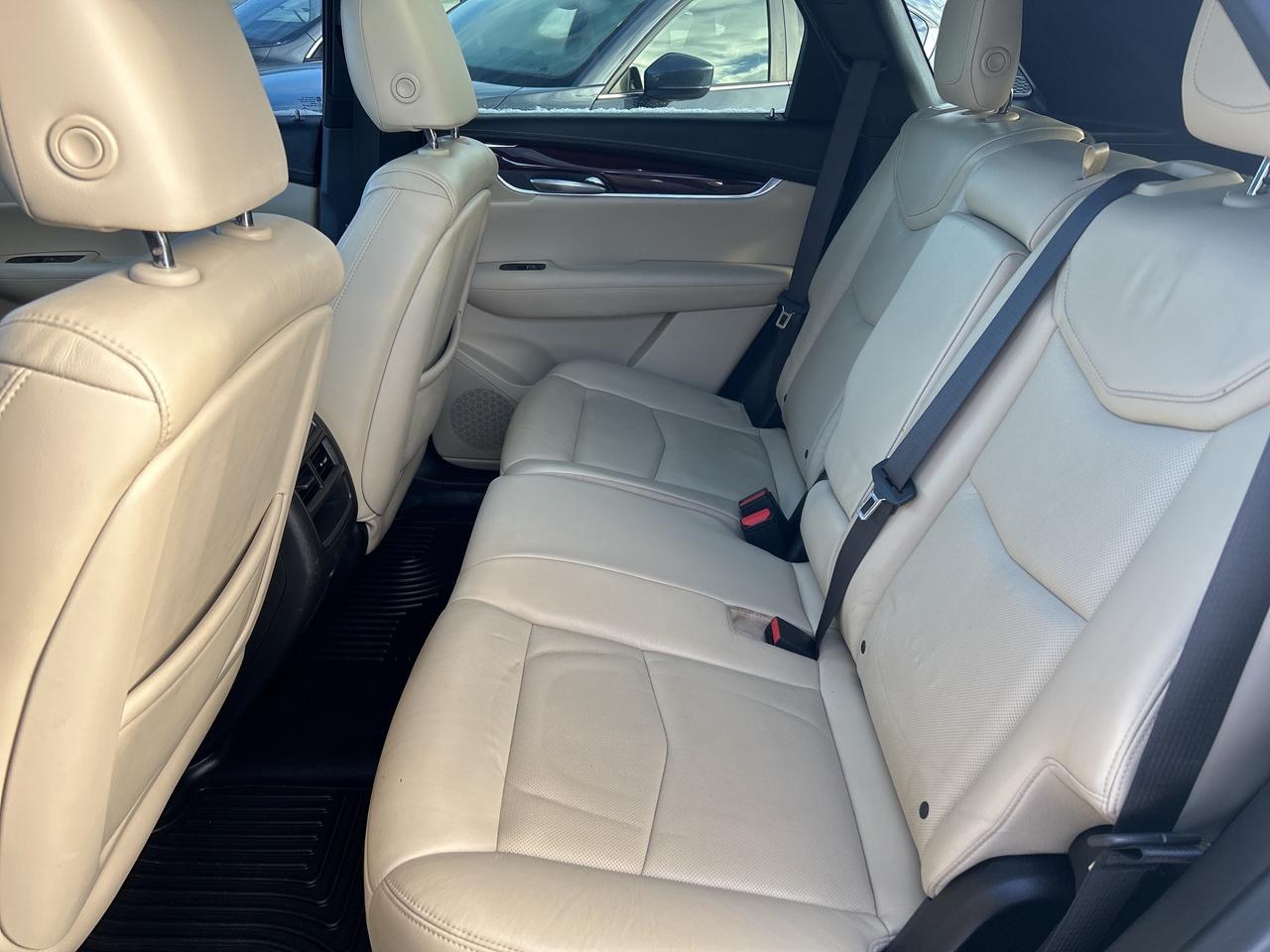 2017 Cadillac XT5 Luxury AWD/REMOTE START/PWR LIFT GATE CALL PICTON Photo