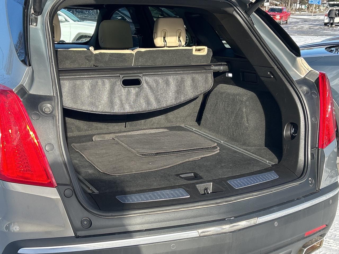 2017 Cadillac XT5 Luxury AWD/REMOTE START/PWR LIFT GATE CALL PICTON Photo