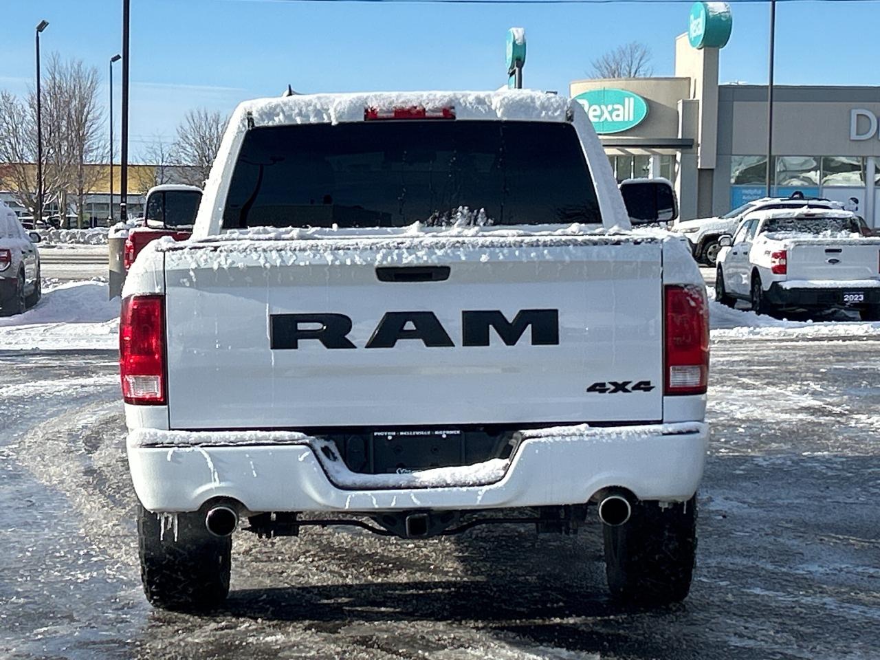 2020 RAM 1500 Classic Express 5.7 4x4 B-U CAM CALL NAPANEE 613-354-2100 Photo3