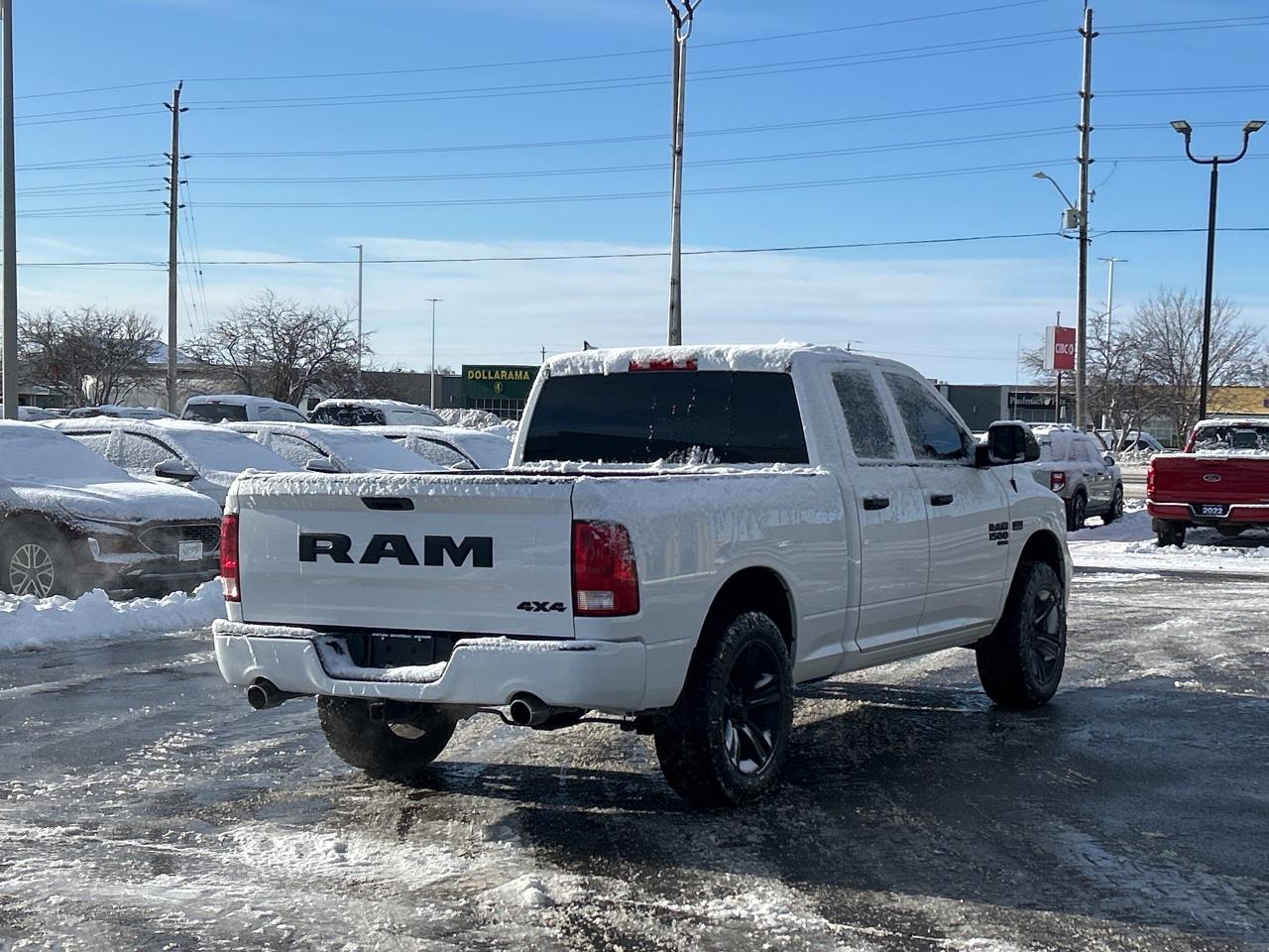 2020 RAM 1500 Classic Express 5.7 4x4 B-U CAM CALL NAPANEE 613-354-2100 Photo