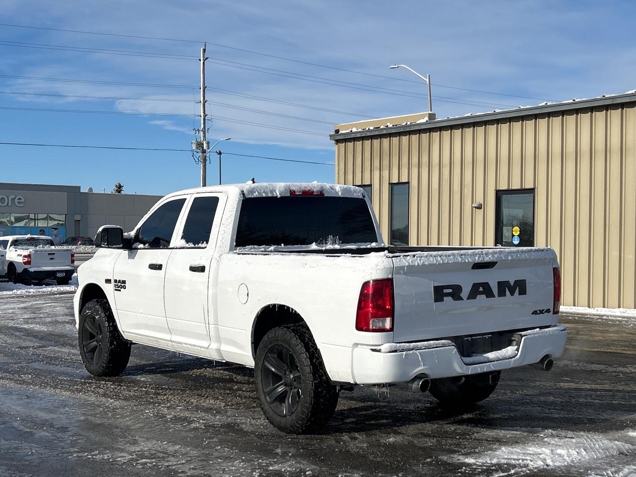 2020 RAM 1500 Classic Express 5.7 4x4 B-U CAM CALL NAPANEE 613-354-2100 Photo2