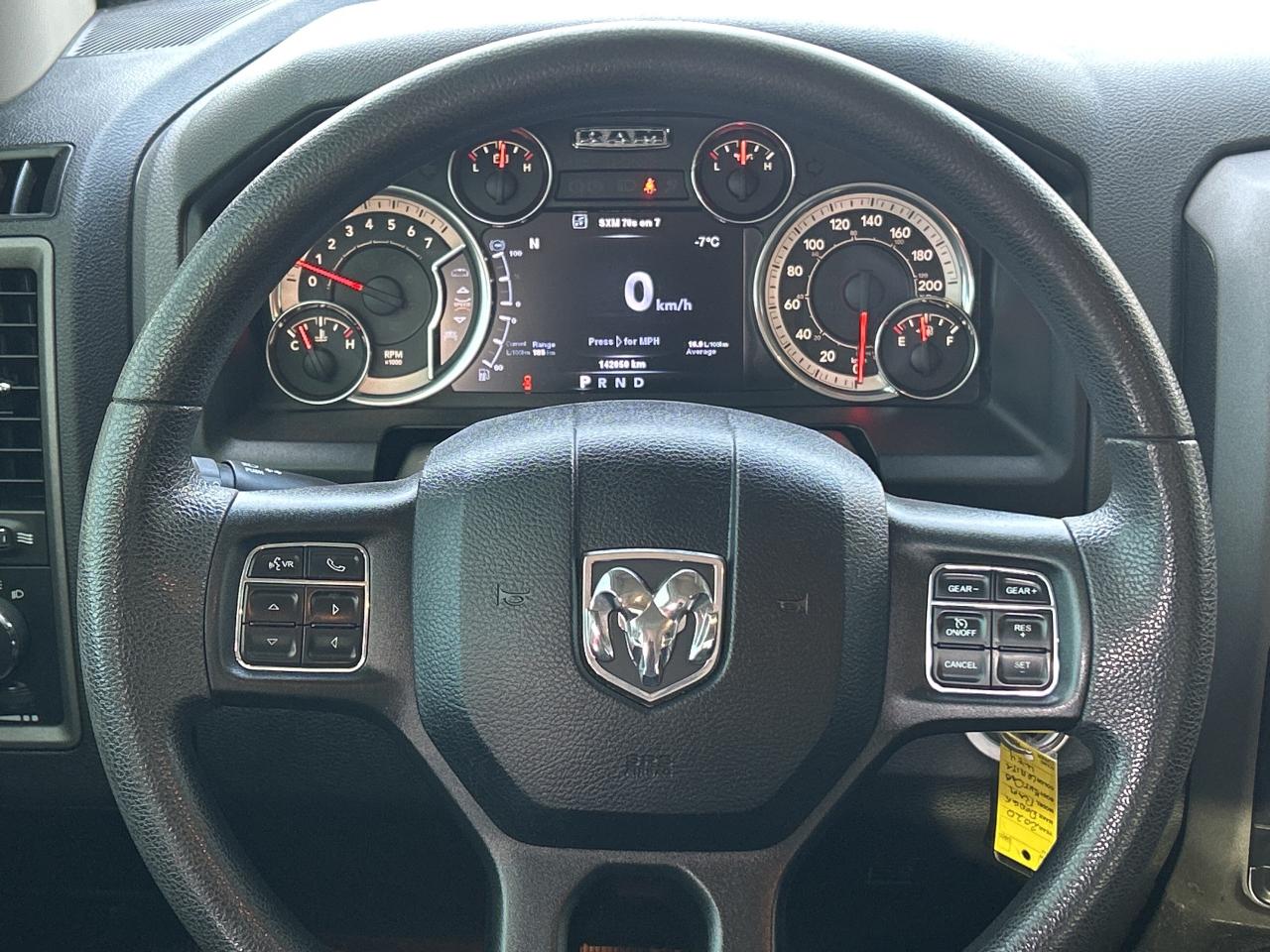 2020 RAM 1500 Classic Express 5.7 4x4 B-U CAM CALL NAPANEE 613-354-2100 Photo