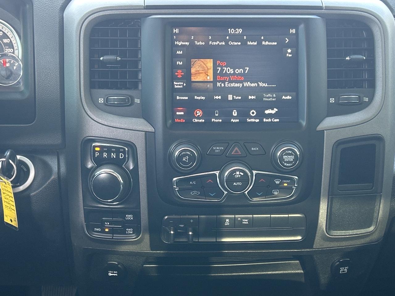 2020 RAM 1500 Classic Express 5.7 4x4 B-U CAM CALL NAPANEE 613-354-2100 Photo