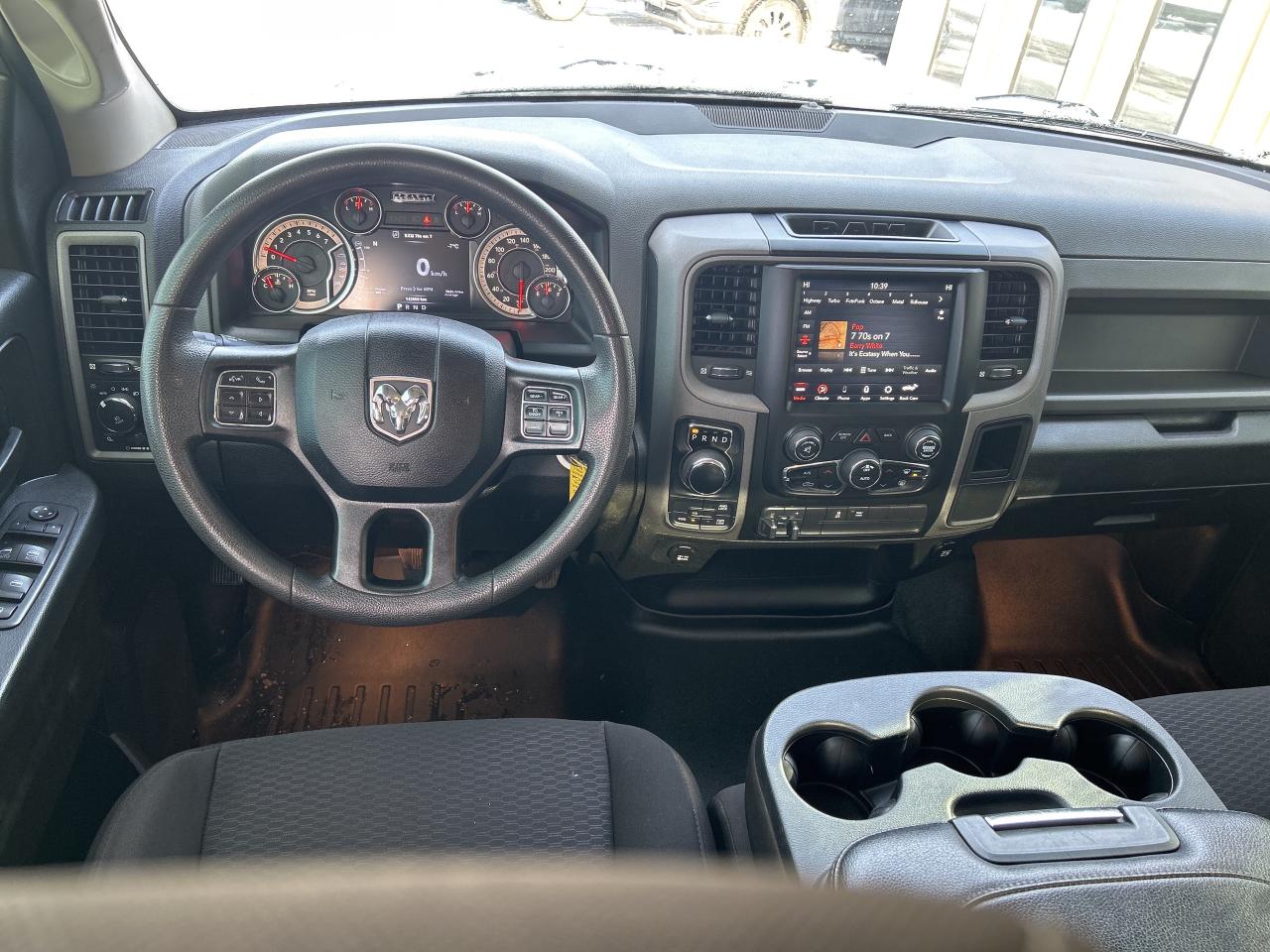 2020 RAM 1500 Classic Express 5.7 4x4 B-U CAM CALL NAPANEE 613-354-2100 Photo