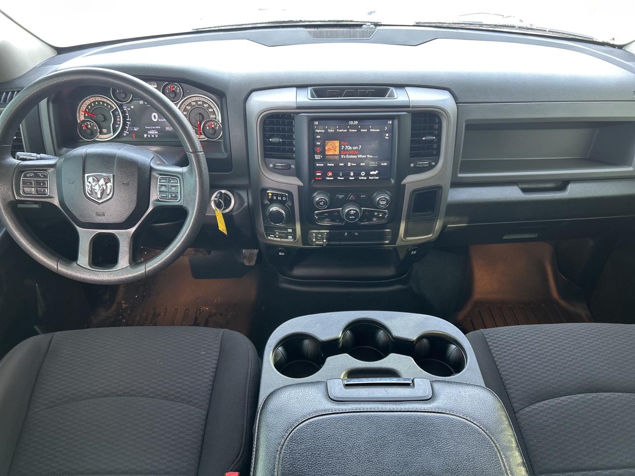 2020 RAM 1500 Classic Express 5.7 4x4 B-U CAM CALL NAPANEE 613-354-2100 Photo