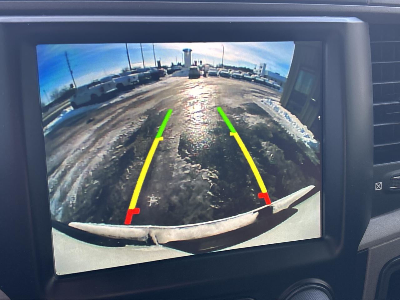 2020 RAM 1500 Classic Express 5.7 4x4 B-U CAM CALL NAPANEE 613-354-2100 Photo