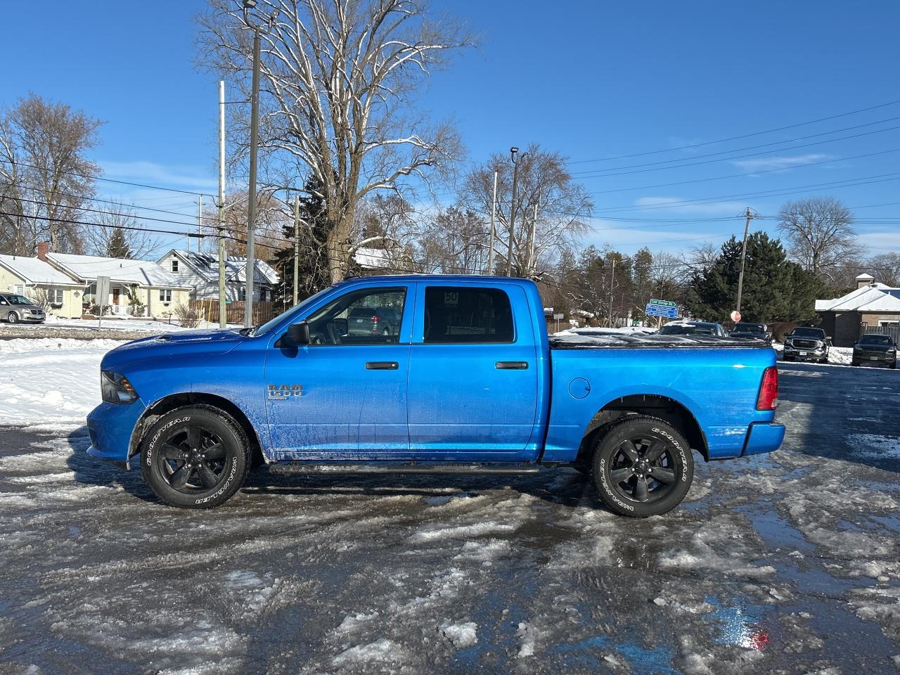2023 RAM 1500 Classic Express 5.7L/4X4/REMOTE START CALL PICTON 26K KM'S Photo