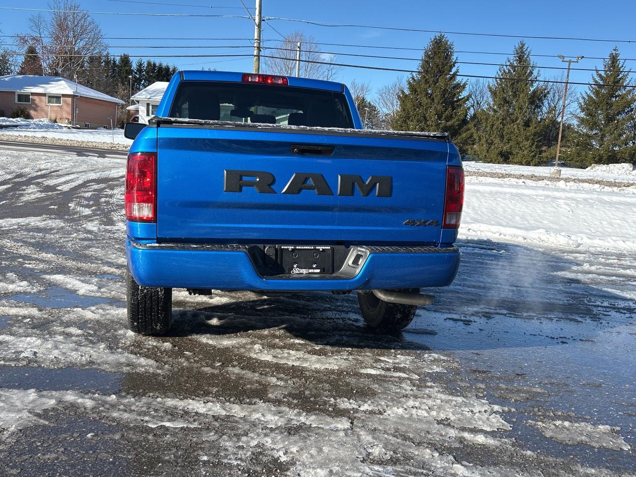 2023 RAM 1500 Classic Express 5.7L/4X4/REMOTE START CALL PICTON 26K KM'S Photo3