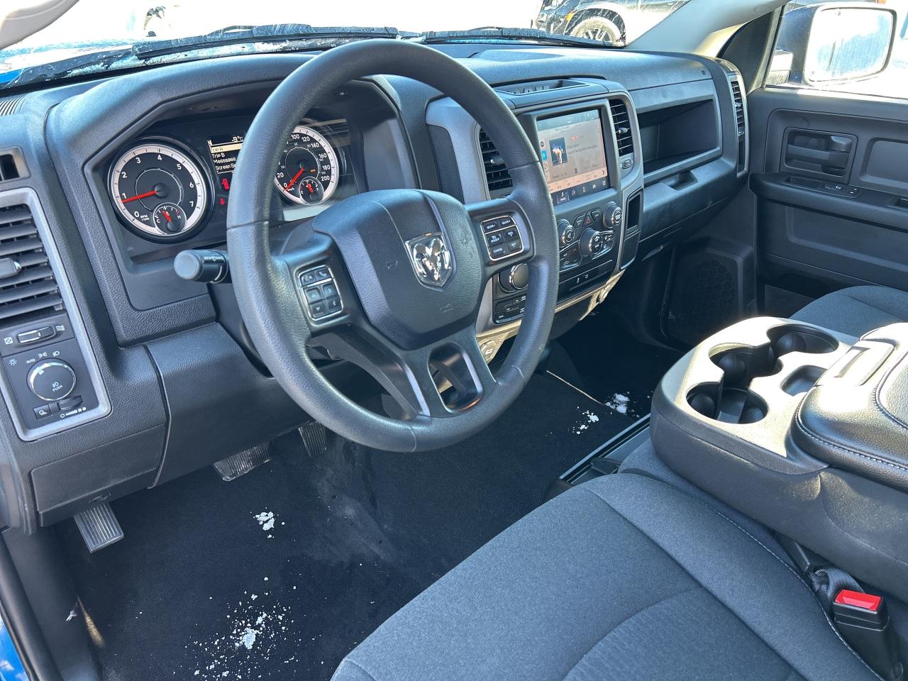 2023 RAM 1500 Classic Express 5.7L/4X4/REMOTE START CALL PICTON 26K KM'S Photo