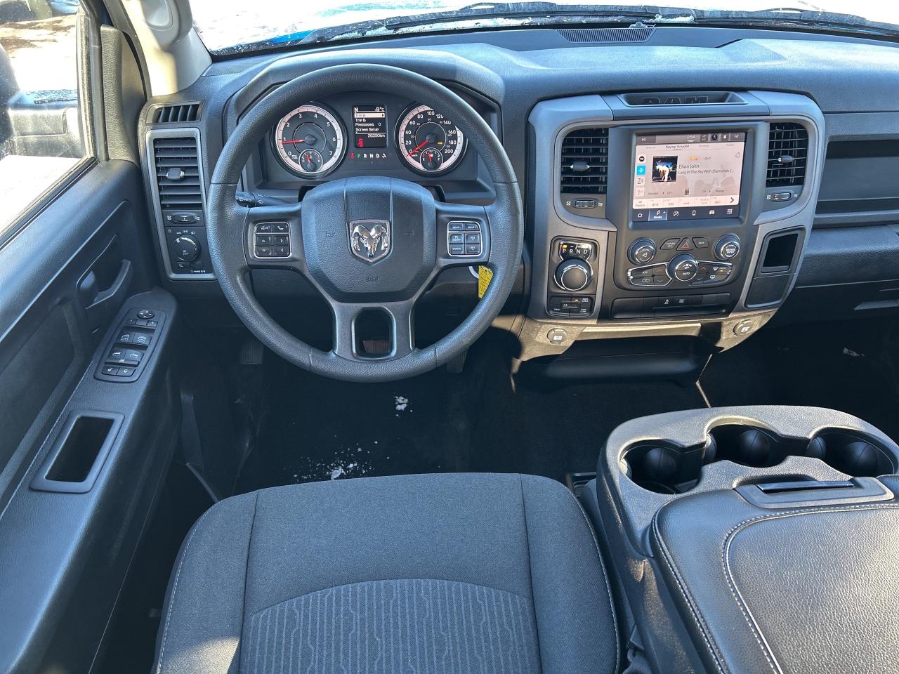 2023 RAM 1500 Classic Express 5.7L/4X4/REMOTE START CALL PICTON 26K KM'S Photo