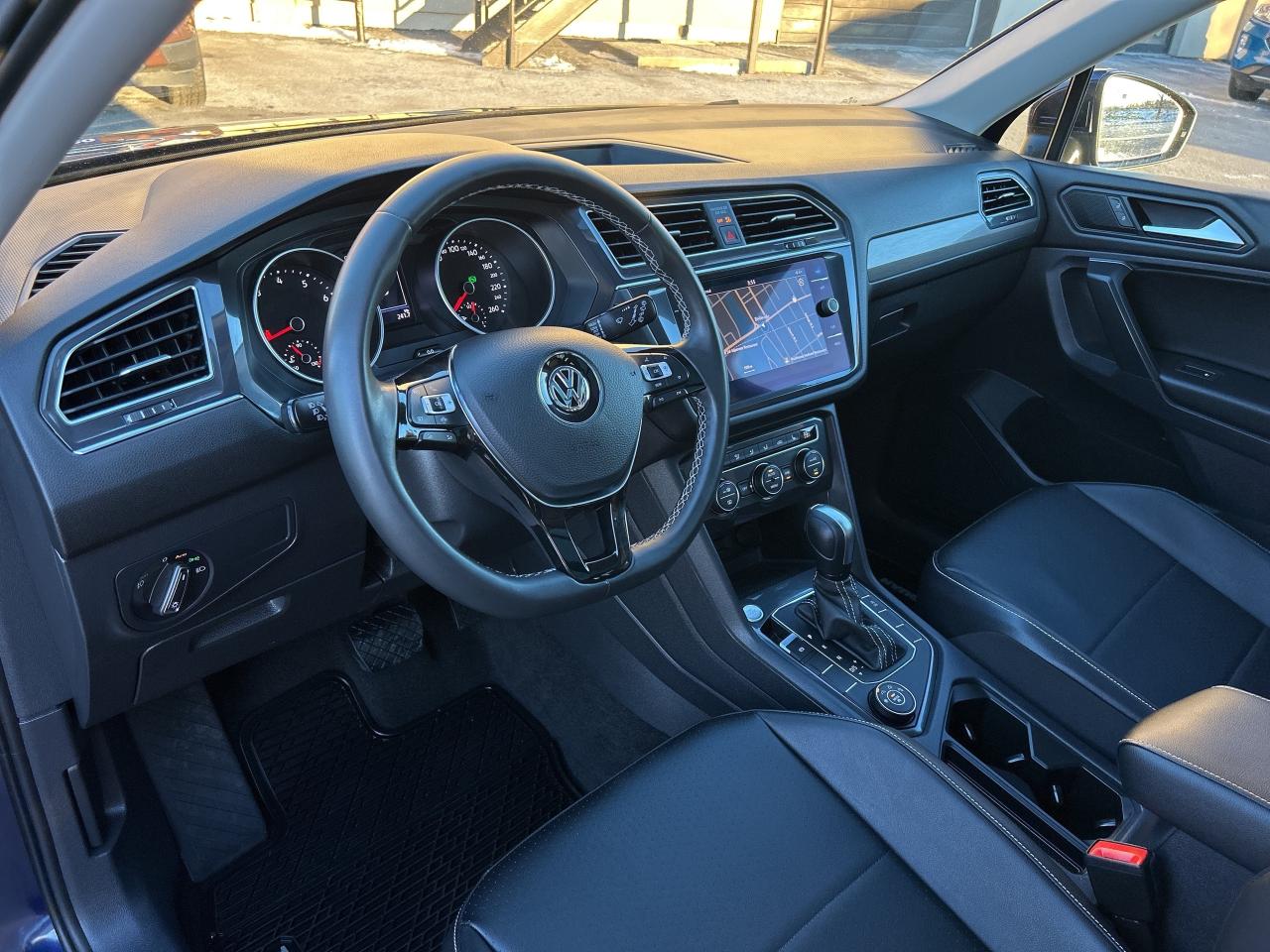 2021 Volkswagen Tiguan Comfortline AWD/PANO ROOF/NAV **CALL 613-961-8848 Photo