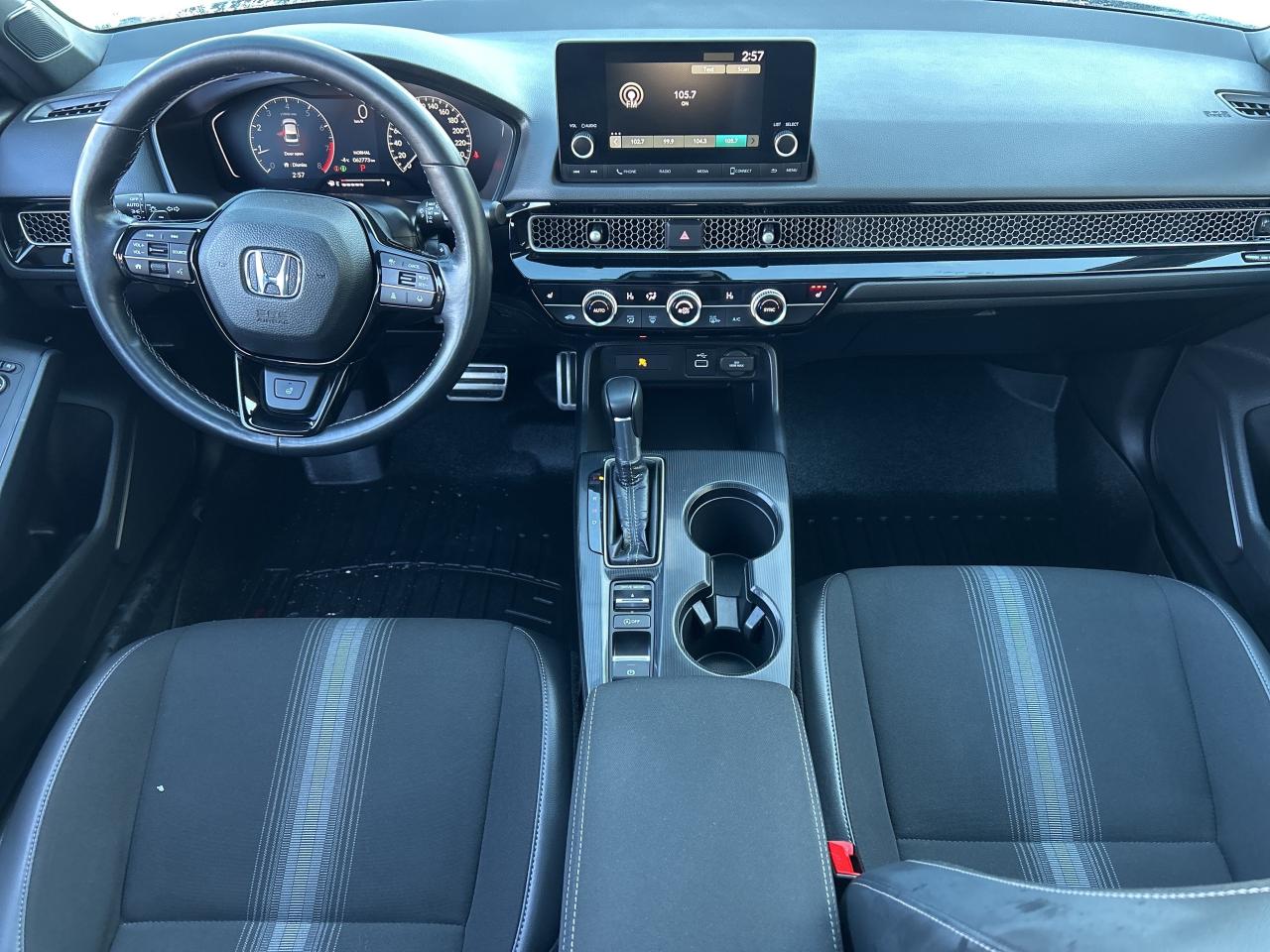 2022 Honda Civic Sedan Sport SUNROOF/HTD SEATS CALL 613-961-8848 62K KMS. Photo