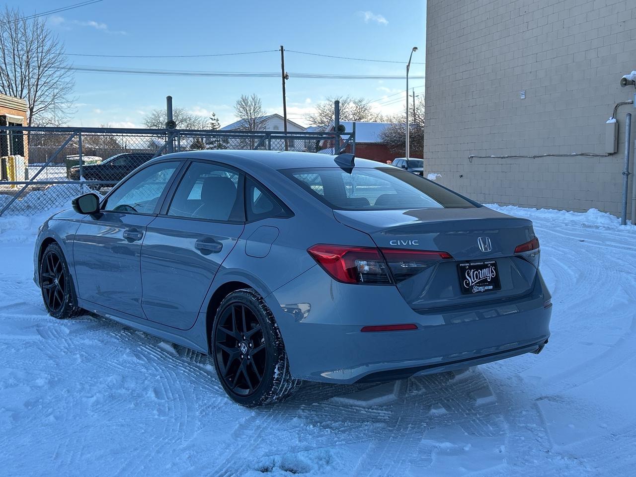 2022 Honda Civic Sedan Sport SUNROOF/HTD SEATS CALL 613-961-8848 62K KMS. Photo