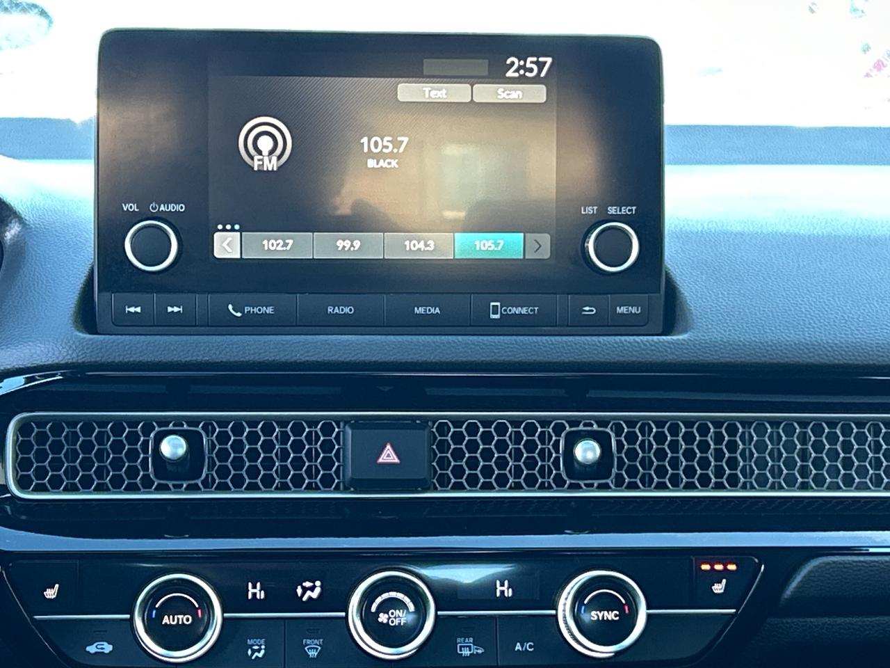 2022 Honda Civic Sedan Sport SUNROOF/HTD SEATS CALL 613-961-8848 62K KMS. Photo