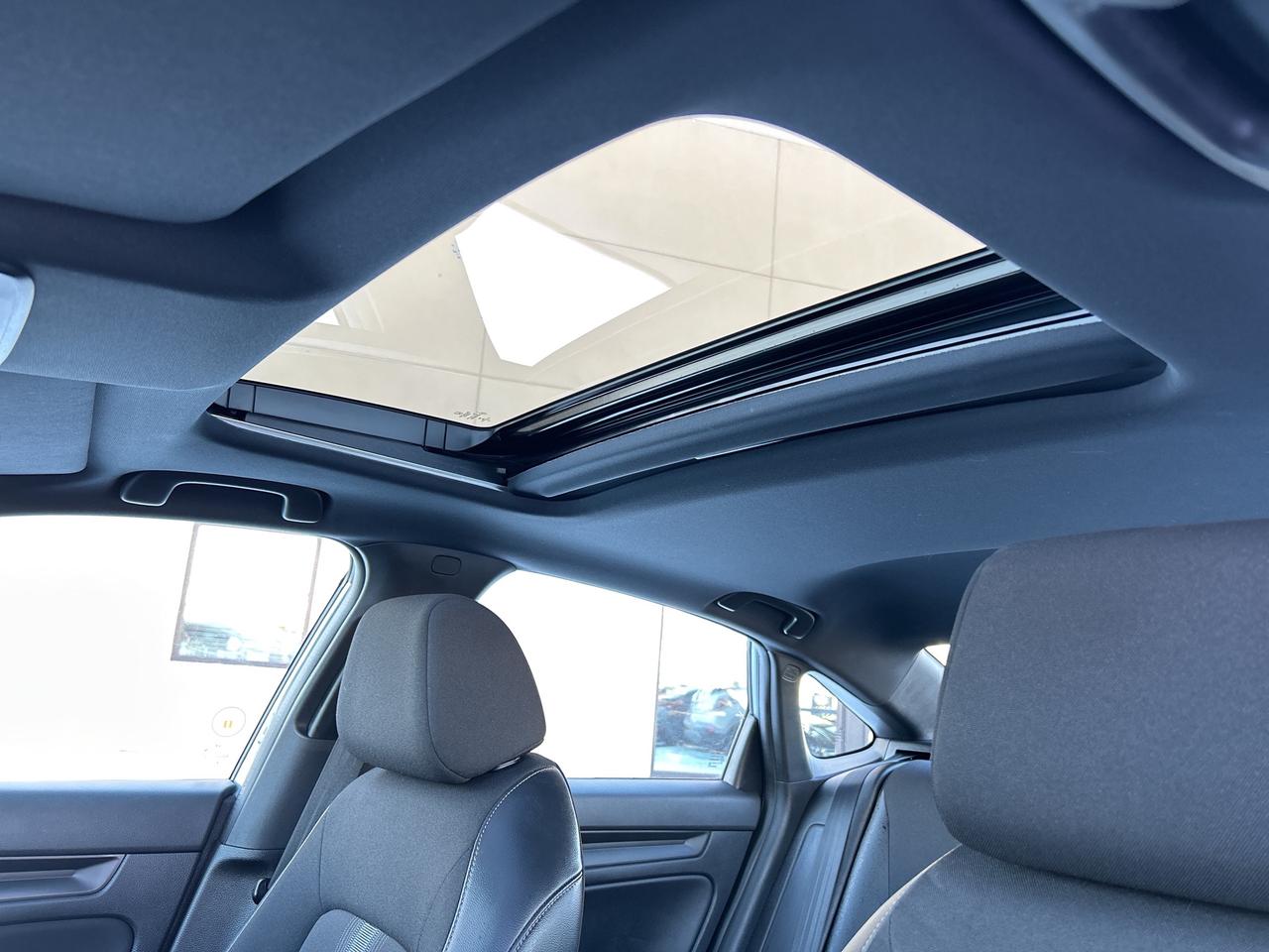 2022 Honda Civic Sedan Sport SUNROOF/HTD SEATS CALL 613-961-8848 62K KMS. Photo