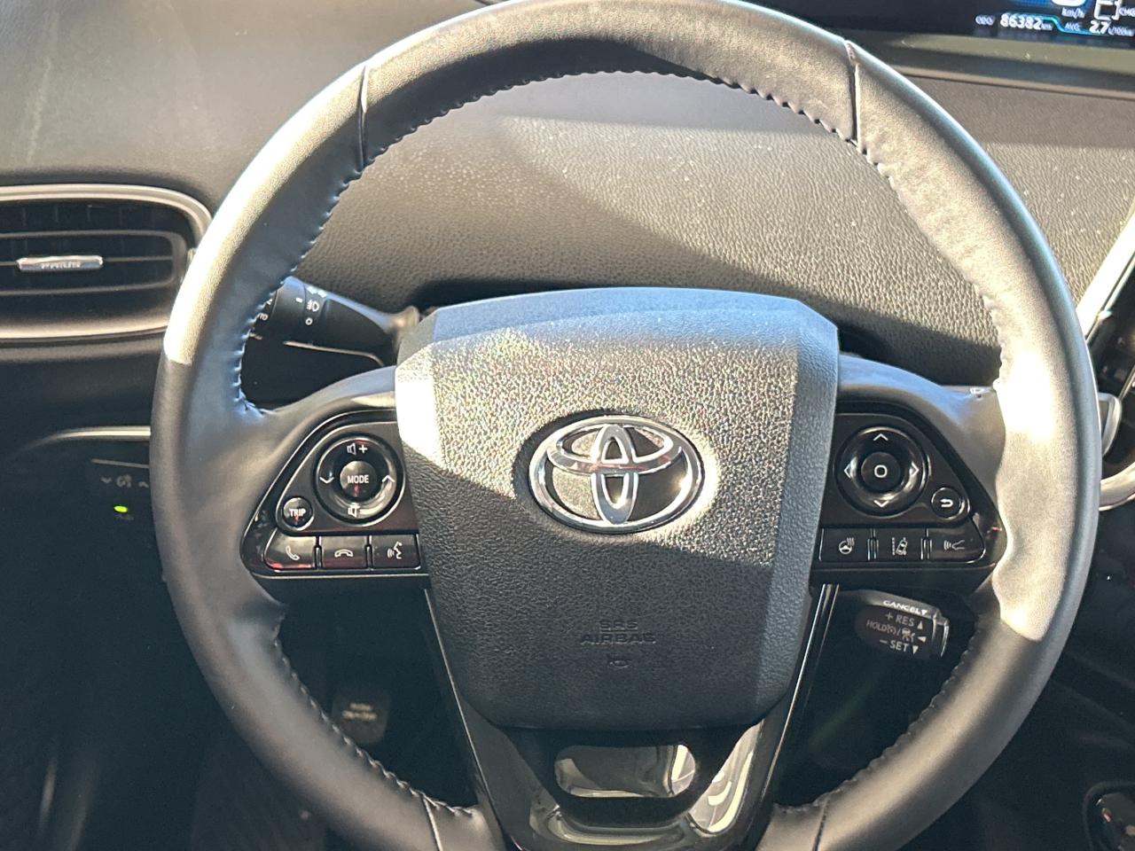 2020 Toyota Prius Prime UPGRADE PKG LEATHER/NAVI *CALL 613-961-8848 Photo