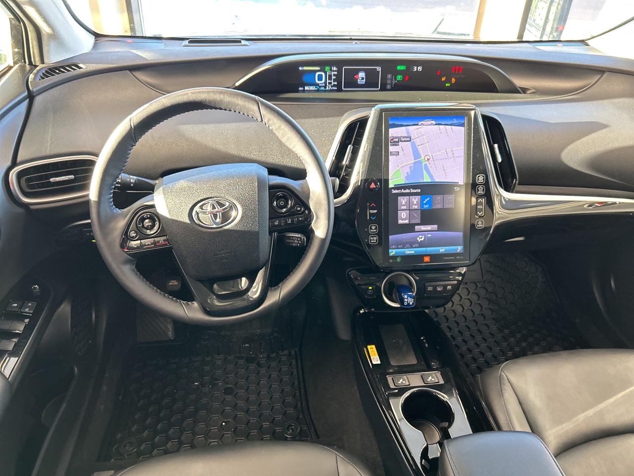 2020 Toyota Prius Prime UPGRADE PKG LEATHER/NAVI *CALL 613-961-8848 Photo