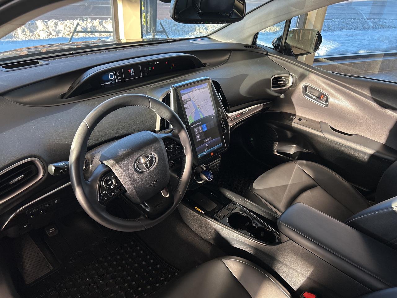 2020 Toyota Prius Prime UPGRADE PKG LEATHER/NAVI *CALL 613-961-8848 Photo