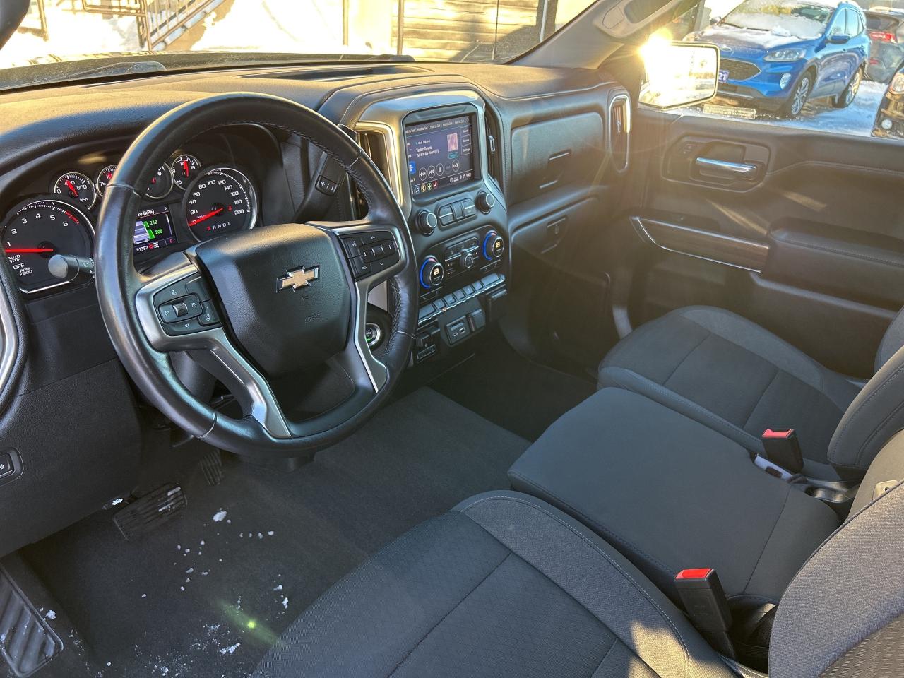 2020 Chevrolet Silverado 1500 LT HEATD SEATS/B.UP CAM CALL BELLEVILLE 6139618848 Photo