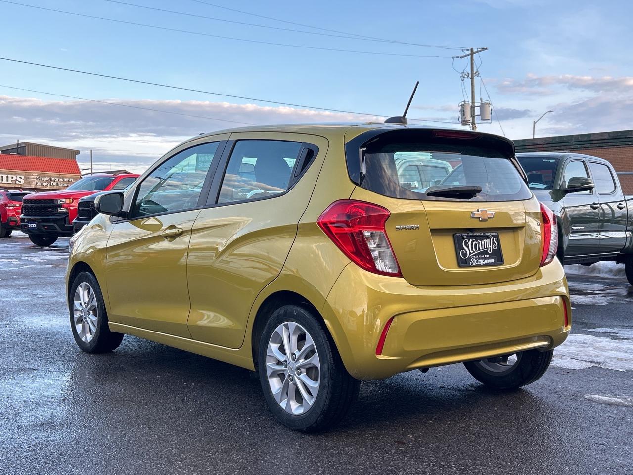2022 Chevrolet Spark LT HATCH/B.UP CAM **CALL BELLEVILLE 613-961-8848 Photo3