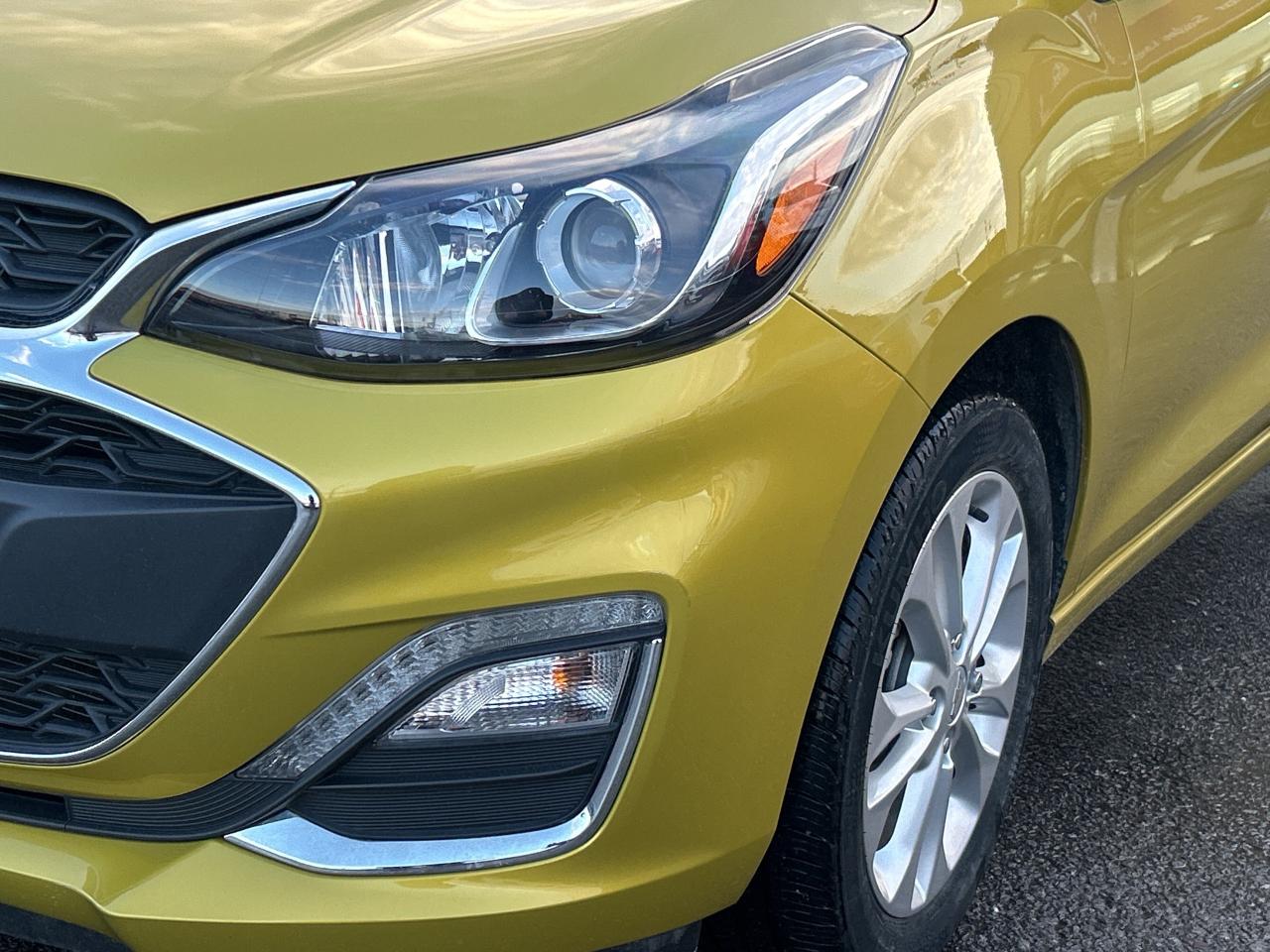 2022 Chevrolet Spark LT HATCH/B.UP CAM **CALL BELLEVILLE 613-961-8848 Photo