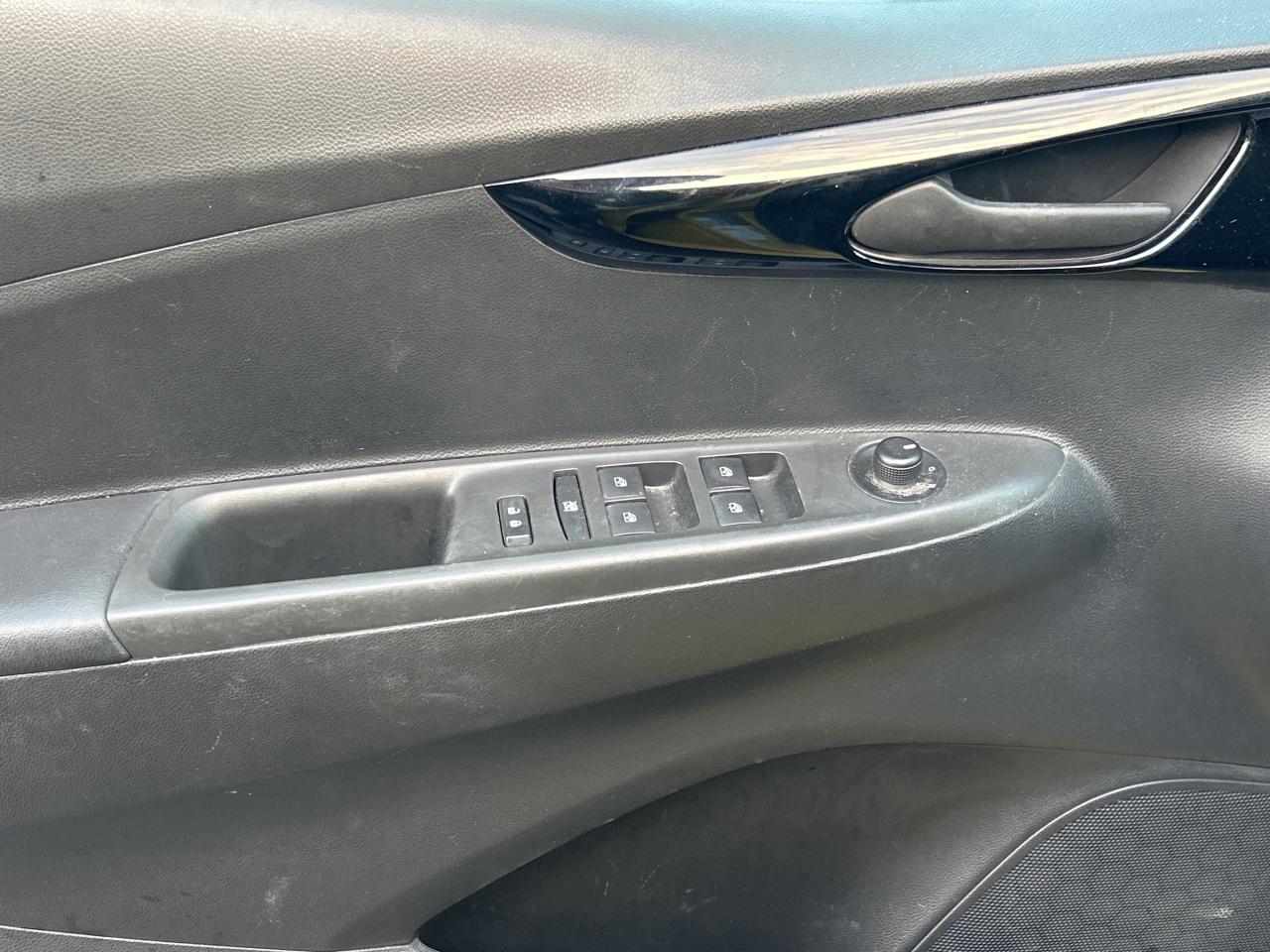 2022 Chevrolet Spark LT HATCH/B.UP CAM **CALL BELLEVILLE 613-961-8848 Photo