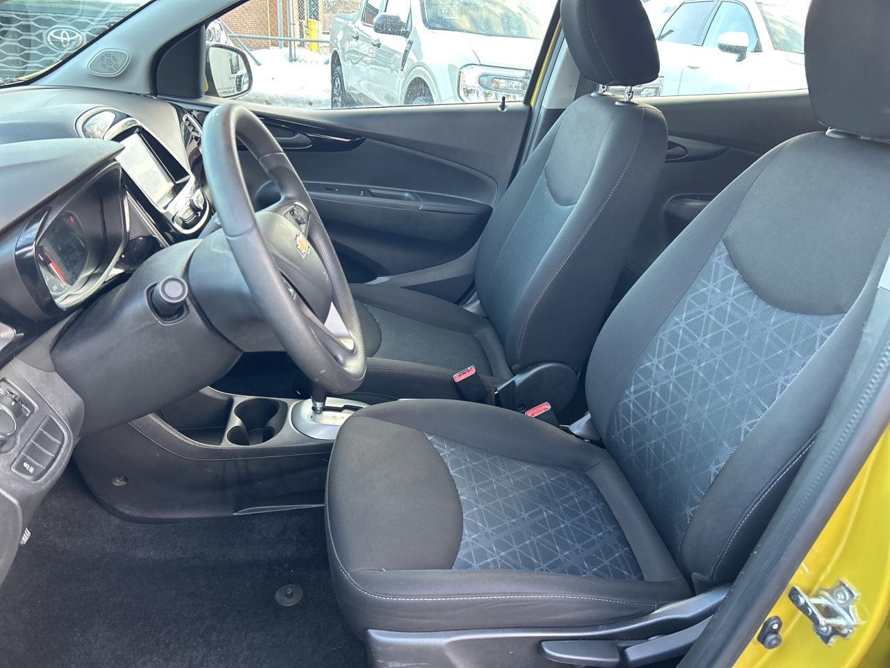 2022 Chevrolet Spark LT HATCH/B.UP CAM **CALL BELLEVILLE 613-961-8848 Photo