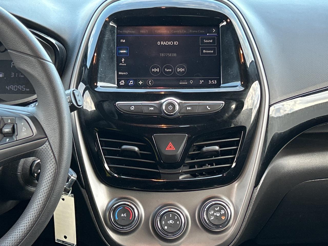 2022 Chevrolet Spark LT HATCH/B.UP CAM **CALL BELLEVILLE 613-961-8848 Photo