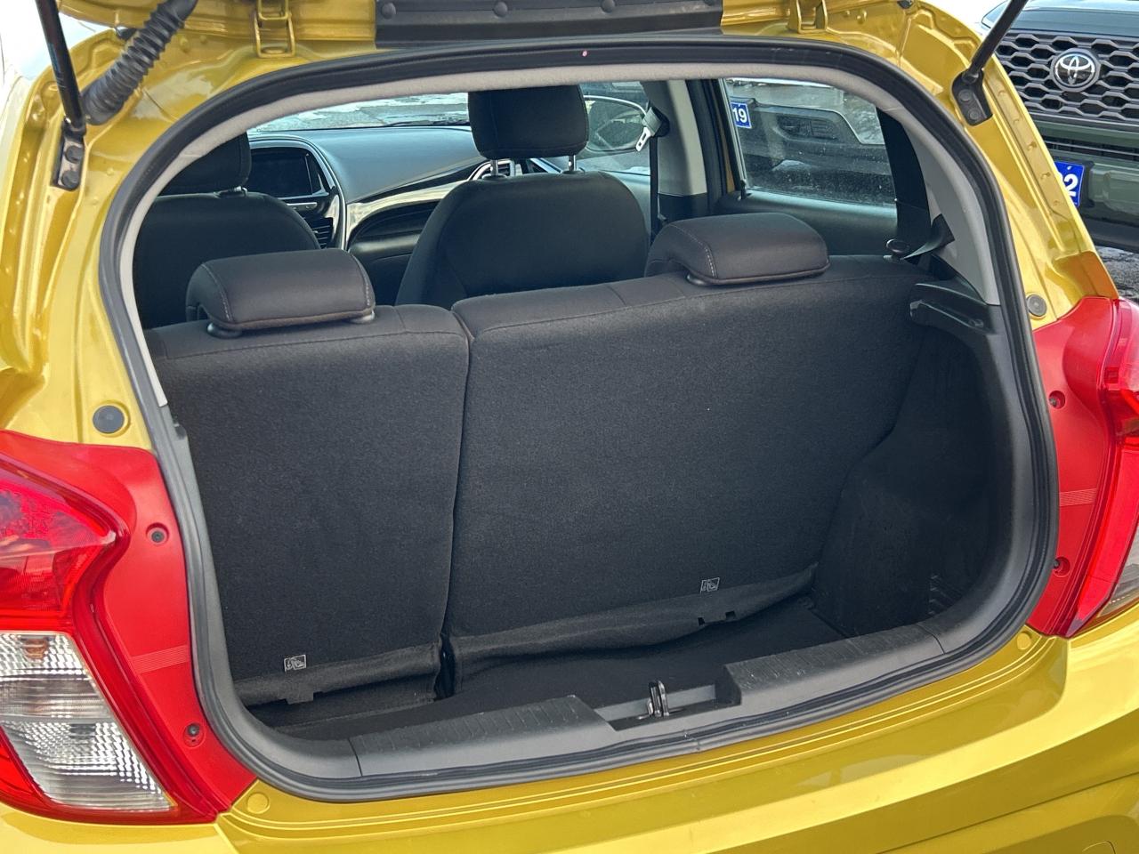 2022 Chevrolet Spark LT HATCH/B.UP CAM **CALL BELLEVILLE 613-961-8848 Photo