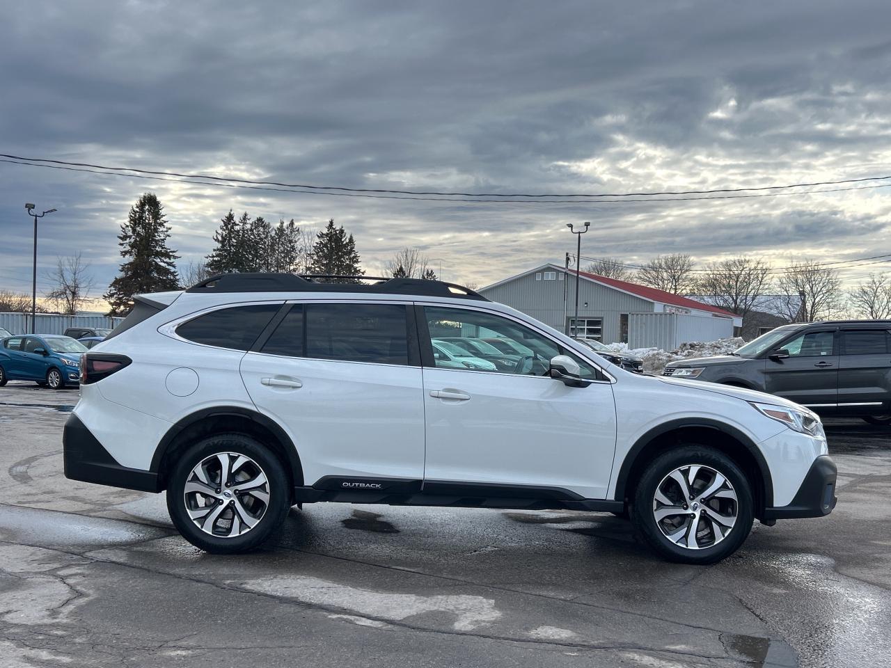 2022 Subaru Outback Limited LTHR/NAV/SUNROOF CALL NAPANEE 613-354-2100 Photo