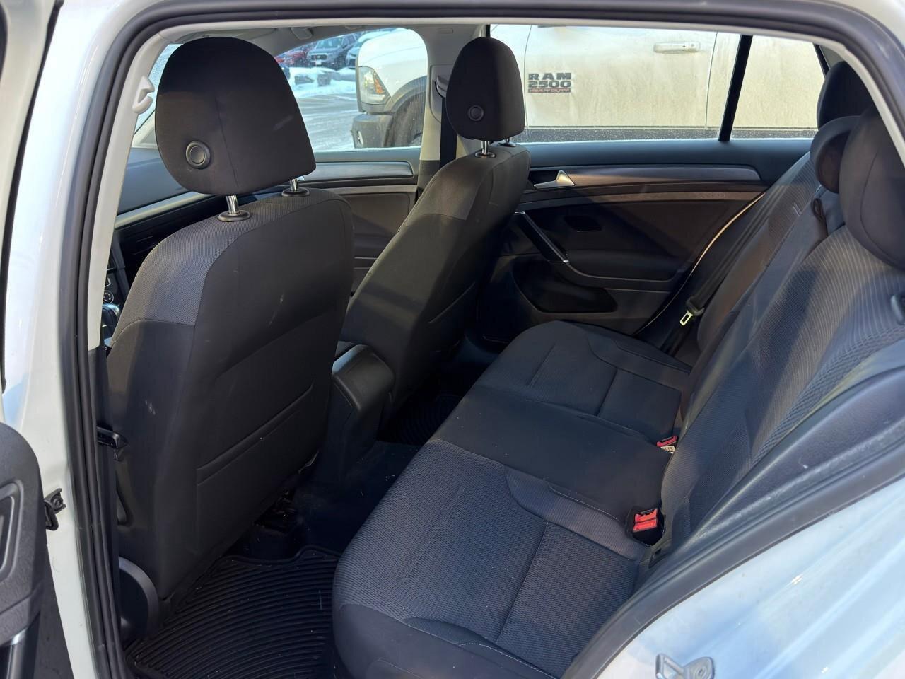 2021 Volkswagen Golf ComfortlineONE-OWNER, ACCIDENT-FREE, HTD SEATS, BA Photo