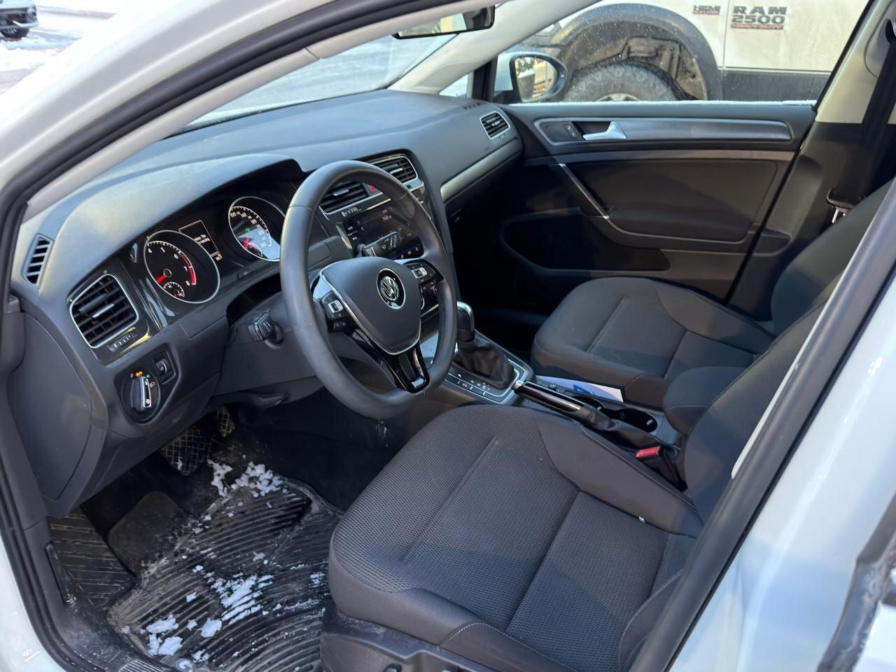 2021 Volkswagen Golf ComfortlineONE-OWNER, ACCIDENT-FREE, HTD SEATS, BA Photo