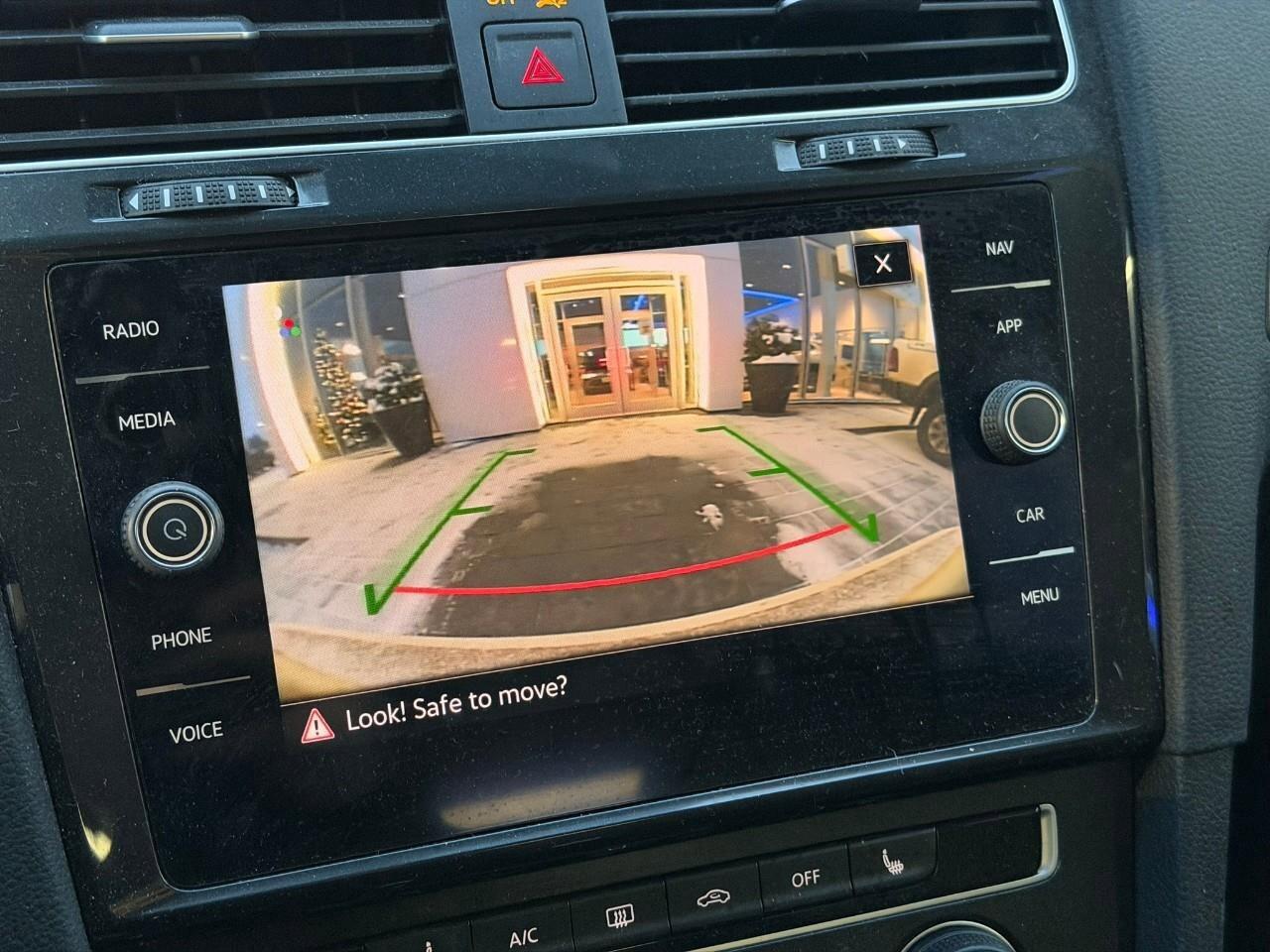 2021 Volkswagen Golf ComfortlineONE-OWNER, ACCIDENT-FREE, HTD SEATS, BA Photo