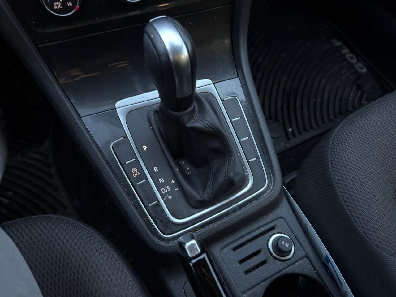 2021 Volkswagen Golf ComfortlineONE-OWNER, ACCIDENT-FREE, HTD SEATS, BA Photo