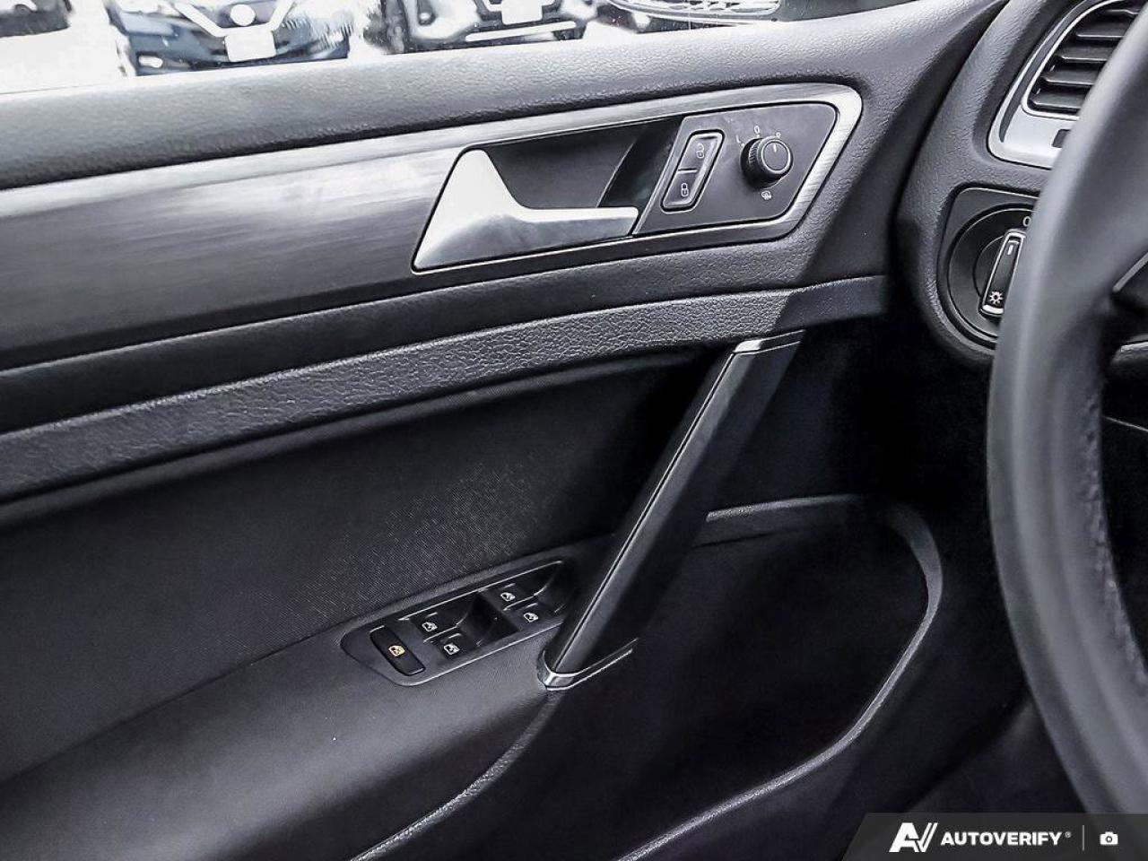 2021 Volkswagen Golf ComfortlineONE-OWNER, ACCIDENT-FREE, HTD SEATS, BA Photo