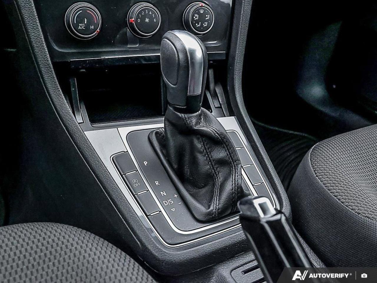 2021 Volkswagen Golf ComfortlineONE-OWNER, ACCIDENT-FREE, HTD SEATS, BA Photo