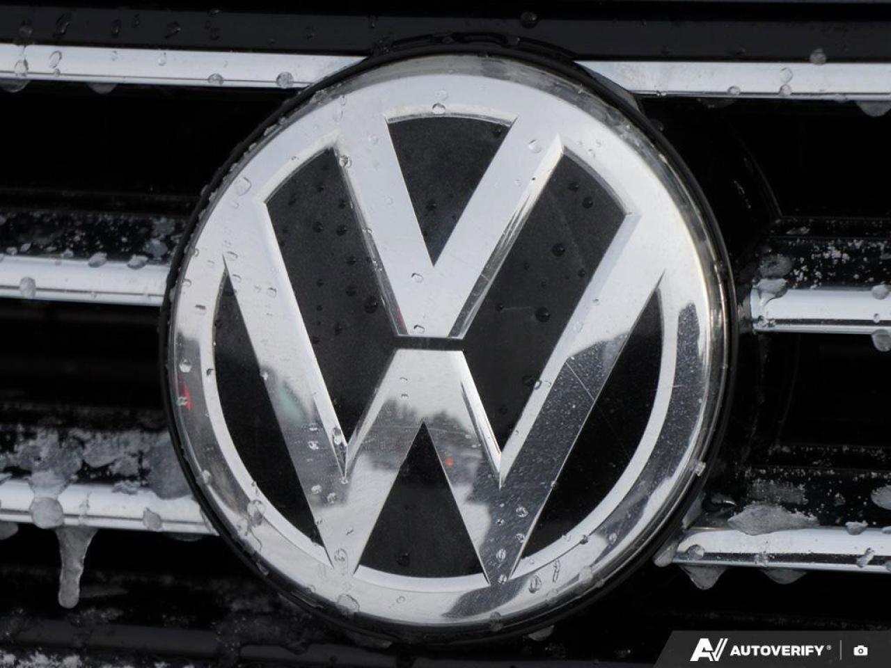 2018 Volkswagen Tiguan ComfortlineCERTIFIED AS-TRADED, NAVIGATION, HTD SE Photo